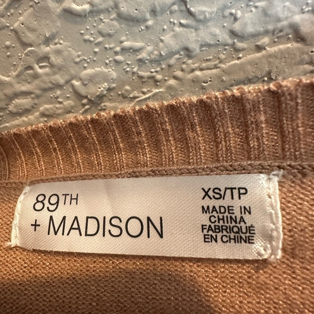 Womens 89th & Madison Light Brown Camel Colored Soft Sweater Top Size XS Rayon - Picture 3 of 3